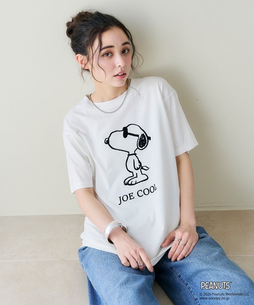 PEANUTS(ピーナッツ)の「【PEANUTS/ピーナッツ】SNOOPY/スヌーピー「JOE COOL」フロッキープリントTシャツ(Tシャツ/カットソー・レディース・オレンジ/ネイビー/杢グレー/オフホワイト/ブラック/ブラウン・3L/LL/L/M)」の2枚目の写真