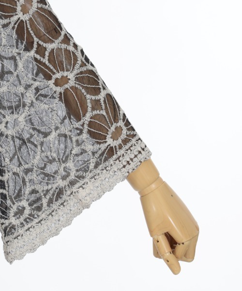 axes femme（アクシーズファム）の「花柄刺繍チュールロングカーデ（カーディガン/ボレロ・レディース・ブラック/ホワイト・FREE）」の9枚目の写真