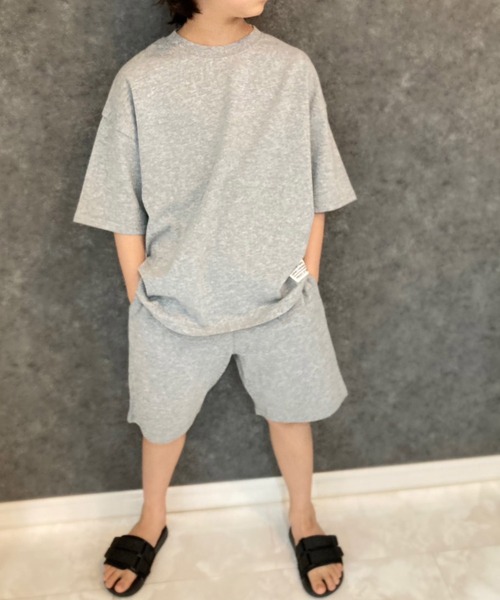 美品  セール】ピスネーム付き無地半袖Tシャツ & ショートパンツ トップス