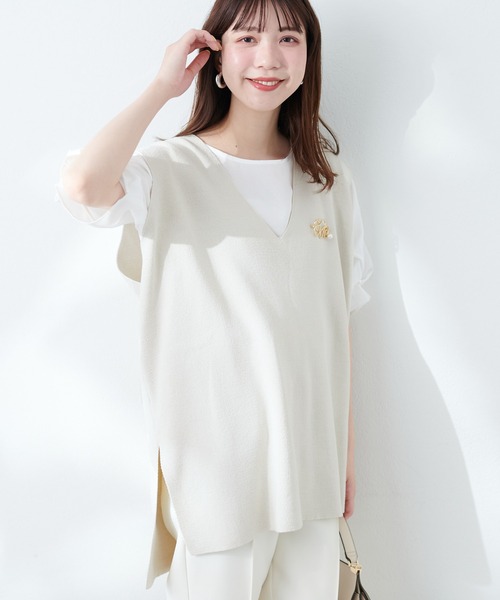 natural couture（ナチュラルクチュール）の「Vネックベスト（ベスト・レディース・オフホワイト/カーキ/ブルー/スミクロ・FREE）」の8枚目の写真