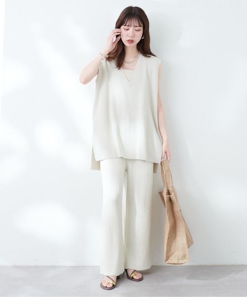 natural couture（ナチュラルクチュール）の「Vネックベスト（ベスト・レディース・オフホワイト/カーキ/ブルー/スミクロ・FREE）」の6枚目の写真