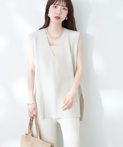 natural couture（ナチュラルクチュール）の「Vネックベスト（ベスト・レディース・オフホワイト/カーキ/ブルー/スミクロ・FREE）」の5枚目の写真