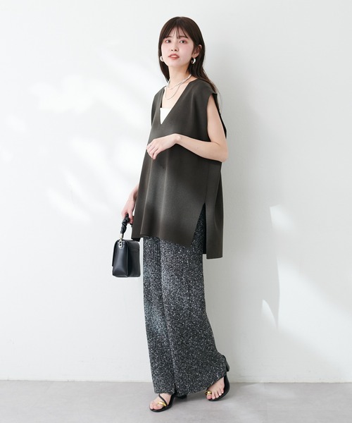 natural couture（ナチュラルクチュール）の「Vネックベスト（ベスト・レディース・オフホワイト/カーキ/ブルー/スミクロ・FREE）」の15枚目の写真