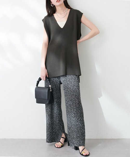 natural couture（ナチュラルクチュール）の「Vネックベスト（ベスト・レディース・オフホワイト/カーキ/ブルー/スミクロ・FREE）」の14枚目の写真