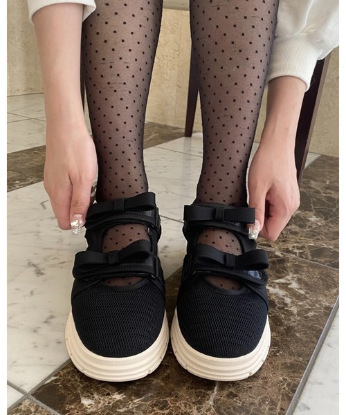 epine(エピヌ)の「double ribbon sneaker sandal(サンダル・レディース・ホワイト/ブラック・23/23.5/24/24.5)」の2枚目の写真