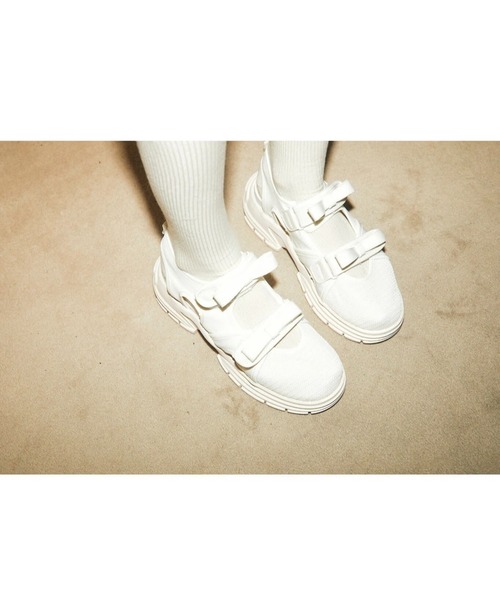 epine(エピヌ)の「double ribbon sneaker sandal(サンダル・レディース・ホワイト/ブラック・23/23.5/24/24.5)」の3枚目の写真