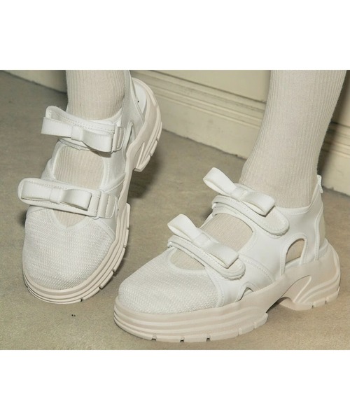 epine(エピヌ)の「double ribbon sneaker sandal(サンダル・レディース・ホワイト/ブラック・23/23.5/24/24.5)」の6枚目の写真