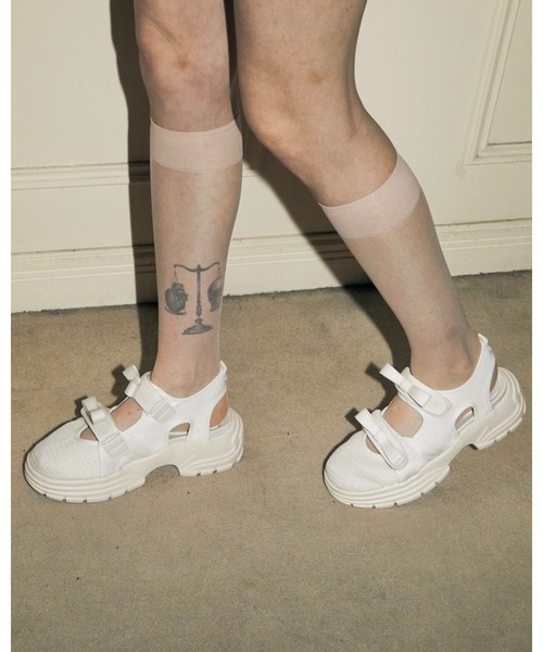 epine(エピヌ)の「double ribbon sneaker sandal(サンダル・レディース・ホワイト/ブラック・23/23.5/24/24.5)」の9枚目の写真