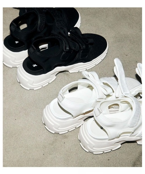 epine(エピヌ)の「double ribbon sneaker sandal(サンダル・レディース・ホワイト/ブラック・23/23.5/24/24.5)」の17枚目の写真