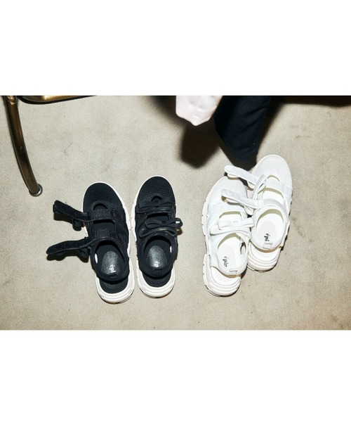 epine(エピヌ)の「double ribbon sneaker sandal(サンダル・レディース・ホワイト/ブラック・23/23.5/24/24.5)」の18枚目の写真