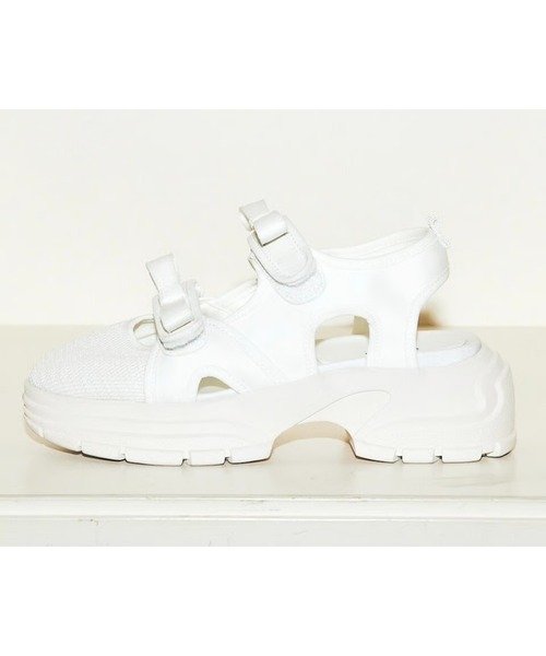 epine(エピヌ)の「double ribbon sneaker sandal(サンダル・レディース・ホワイト/ブラック・23/23.5/24/24.5)」の8枚目の写真