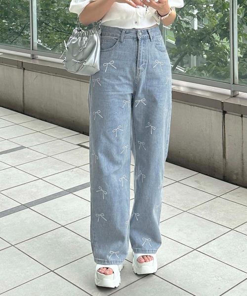 apres jour clair（アプレジュールクレア）の「【apres jour clair】リボンデニムパンツ【ZOZOTOWN限定アイテム】（デニムパンツ・レディース・ライトブルー/インディゴブルー・LARGE/MEDIUM/SMALL）」の2枚目の写真