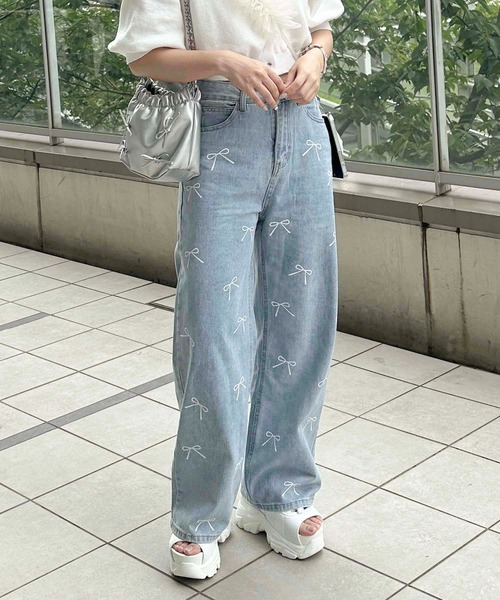 apres jour clair（アプレジュールクレア）の「【apres jour clair】リボンデニムパンツ【ZOZOTOWN限定アイテム】（デニムパンツ・レディース・ライトブルー/インディゴブルー・LARGE/MEDIUM/SMALL）」の4枚目の写真