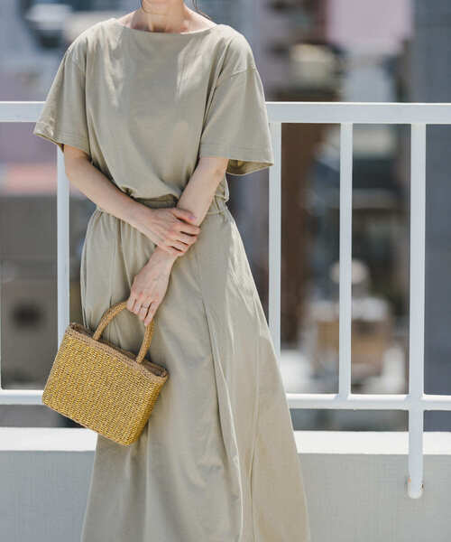 ITEMS URBANRESEARCH（アイテムズ アーバンリサーチ）の「ウエストギャザーワンピース（ワンピース・レディース・ブルー/グレー系その他/ブラウン・FREE）」の15枚目の写真