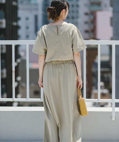 ITEMS URBANRESEARCH（アイテムズ アーバンリサーチ）の「ウエストギャザーワンピース（ワンピース・レディース・ブルー/グレー系その他/ブラウン・FREE）」の17枚目の写真