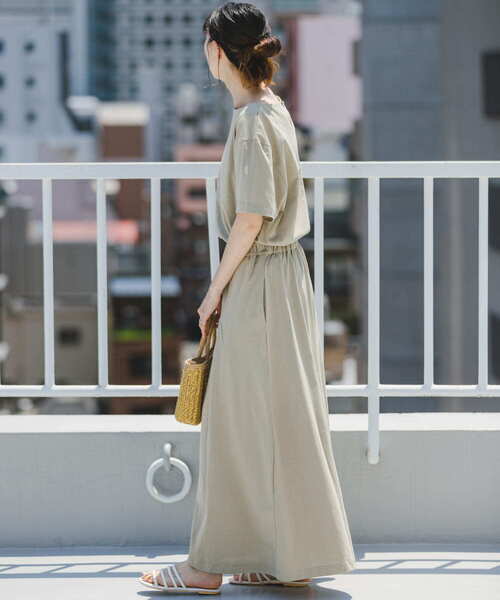 ITEMS URBANRESEARCH（アイテムズ アーバンリサーチ）の「ウエストギャザーワンピース（ワンピース・レディース・ブルー/グレー系その他/ブラウン・FREE）」の20枚目の写真