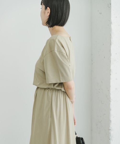 ITEMS URBANRESEARCH（アイテムズ アーバンリサーチ）の「ウエストギャザーワンピース（ワンピース・レディース・ブルー/グレー系その他/ブラウン・FREE）」の22枚目の写真