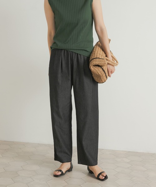 URBAN RESEARCH DOORS（アーバンリサーチドアーズ）の「ライトデニムタックイージーパンツ（デニムパンツ・レディース・ブラック/インディゴブルー・MEDIUM）」の2枚目の写真