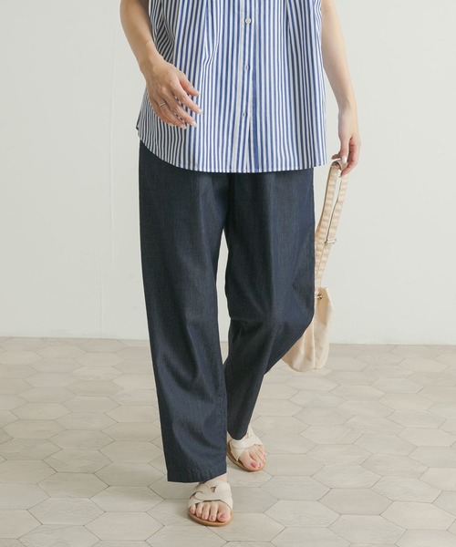 URBAN RESEARCH DOORS（アーバンリサーチドアーズ）の「ライトデニムタックイージーパンツ（デニムパンツ・レディース・ブラック/インディゴブルー・MEDIUM）」の22枚目の写真