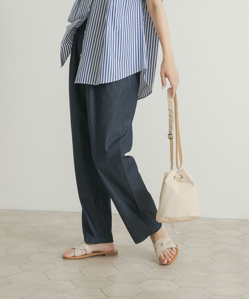 URBAN RESEARCH DOORS（アーバンリサーチドアーズ）の「ライトデニムタックイージーパンツ（デニムパンツ・レディース・ブラック/インディゴブルー・MEDIUM）」の21枚目の写真