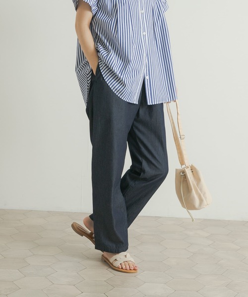 URBAN RESEARCH DOORS（アーバンリサーチドアーズ）の「ライトデニムタックイージーパンツ（デニムパンツ・レディース・ブラック/インディゴブルー・MEDIUM）」の19枚目の写真