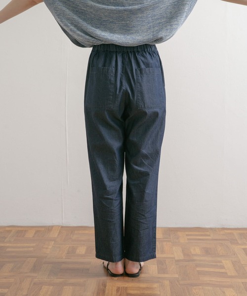 URBAN RESEARCH DOORS（アーバンリサーチドアーズ）の「ライトデニムタックイージーパンツ（デニムパンツ・レディース・ブラック/インディゴブルー・MEDIUM）」の11枚目の写真
