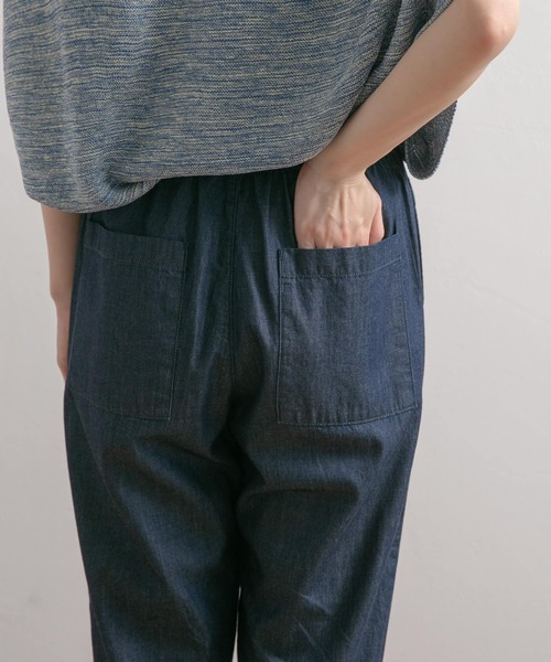 URBAN RESEARCH DOORS（アーバンリサーチドアーズ）の「ライトデニムタックイージーパンツ（デニムパンツ・レディース・ブラック/インディゴブルー・MEDIUM）」の9枚目の写真