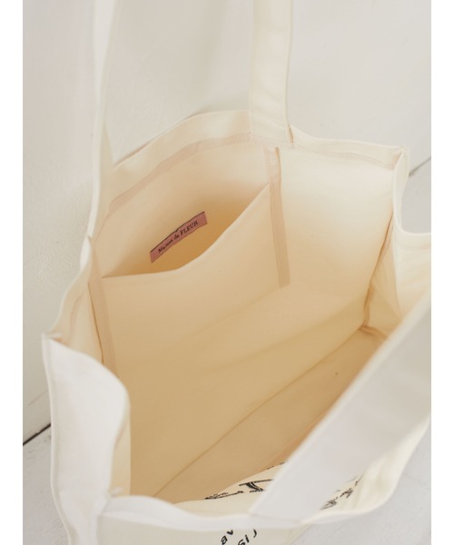 Maison de FLEUR(メゾンドフルール)の「ブランドロゴ刺繍スクエアトートバッグ(トートバッグ・レディース・アイボリー/ブラック/ピンク系その他3・FREE)」の18枚目の写真