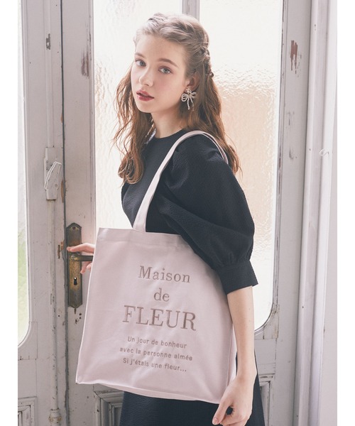 Maison de FLEUR(メゾンドフルール)の「ブランドロゴ刺繍スクエアトートバッグ(トートバッグ・レディース・アイボリー/ブラック/ピンク系その他3・FREE)」の6枚目の写真