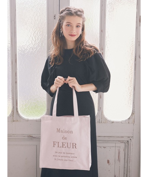 Maison de FLEUR(メゾンドフルール)の「ブランドロゴ刺繍スクエアトートバッグ(トートバッグ・レディース・アイボリー/ブラック/ピンク系その他3・FREE)」の7枚目の写真