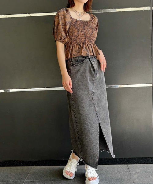 GORGE(ゴージ)の「《ボタニカル柄×シャーリング》レディース 半袖ブラウス フェミニン ガーリー 春夏秋(シャツ/ブラウス・レディース・アイボリー/ブラック/ブラウン・F)」の4枚目の写真