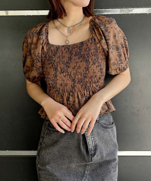 GORGE(ゴージ)の「《ボタニカル柄×シャーリング》レディース 半袖ブラウス フェミニン ガーリー 春夏秋(シャツ/ブラウス・レディース・アイボリー/ブラック/ブラウン・F)」の5枚目の写真