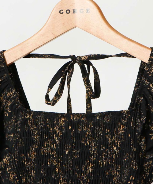 GORGE(ゴージ)の「《ボタニカル柄×シャーリング》レディース 半袖ブラウス フェミニン ガーリー 春夏秋(シャツ/ブラウス・レディース・アイボリー/ブラック/ブラウン・F)」の8枚目の写真