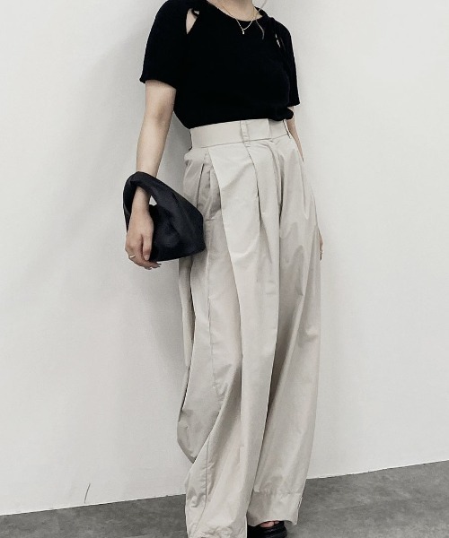 Reurie'（レウリィ）の「ラウンドハンドバッグ / ミニバッグ 大人カジュアル シンプル きれいめ 韓国 お呼ばれ アイボリー 白 ホワイト ブラック 黒（ショルダーバッグ・レディース・アイボリー/ブラック・FREE）」の20枚目の写真