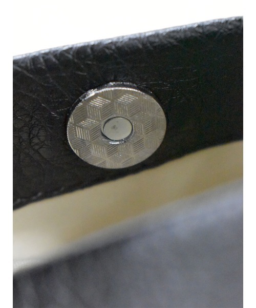 Reurie'（レウリィ）の「ラウンドハンドバッグ / ミニバッグ 大人カジュアル シンプル きれいめ 韓国 お呼ばれ アイボリー 白 ホワイト ブラック 黒（ショルダーバッグ・レディース・アイボリー/ブラック・FREE）」の12枚目の写真