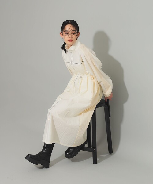 Ray BEAMS(レイビームス)の「トラック スーツ コート ワンピース(ワンピース・レディース・オフホワイト/ブラック・ONE SIZE)」の5枚目の写真