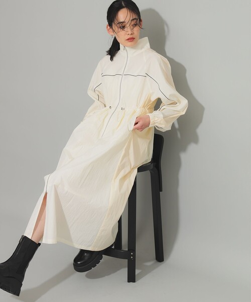 Ray BEAMS(レイビームス)の「トラック スーツ コート ワンピース(ワンピース・レディース・オフホワイト/ブラック・ONE SIZE)」の4枚目の写真