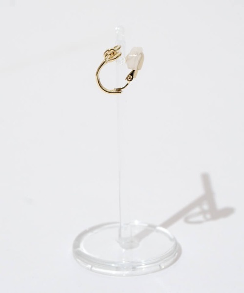 flower(フラワー)の「デイリーリボンイヤリング(イヤリング・レディース・シルバー/ゴールド・FREE)」の3枚目の写真