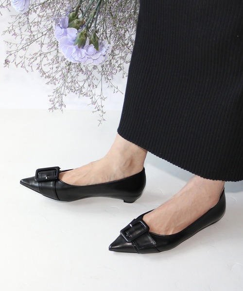 Fin（フィン）の「ポインテッドバックルパンプス【低反発スポンジ入り】（パンプス・レディース・ブラック/ベージュ/グレー・22.5cm/23cm/23.5cm/24cm/24.5cm/25cm）」の17枚目の写真