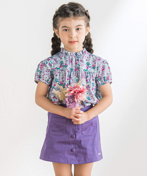 BeBe（ベベ）の「【お揃い】サテンフローラルパフスリーブブラウス(90~150cm)（シャツ/ブラウス・キッズ・パープル系その他・150cm/120cm/130cm/110cm/140cm/90cm/100cm）」の2枚目の写真