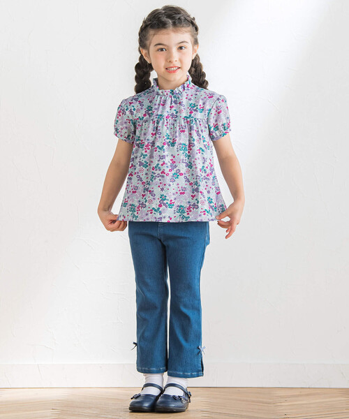 BeBe（ベベ）の「【お揃い】サテンフローラルパフスリーブブラウス(90~150cm)（シャツ/ブラウス・キッズ・パープル系その他・150cm/120cm/130cm/110cm/140cm/90cm/100cm）」の3枚目の写真