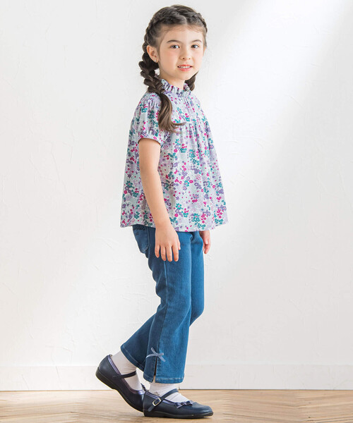 BeBe（ベベ）の「【お揃い】サテンフローラルパフスリーブブラウス(90~150cm)（シャツ/ブラウス・キッズ・パープル系その他・150cm/120cm/130cm/110cm/140cm/90cm/100cm）」の4枚目の写真