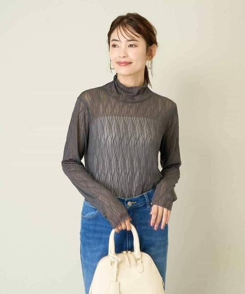 a.v.v(アーヴェヴェ)の「シアーウェーブハイネックトップス(Tシャツ/カットソー・レディース・アイボリー/チャコールグレー・36/38/40/42)」の11枚目の写真