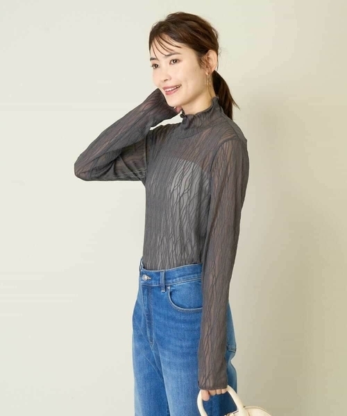 a.v.v(アーヴェヴェ)の「シアーウェーブハイネックトップス(Tシャツ/カットソー・レディース・アイボリー/チャコールグレー・36/38/40/42)」の13枚目の写真