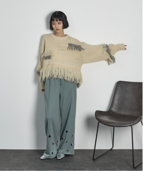 THE YOn(ザヨン)の「フリンジアクセントメランジニットプルオーバー(ニット/セーター・レディース・アイボリー/チャコールグレー/コーラル・FREE)」の11枚目の写真