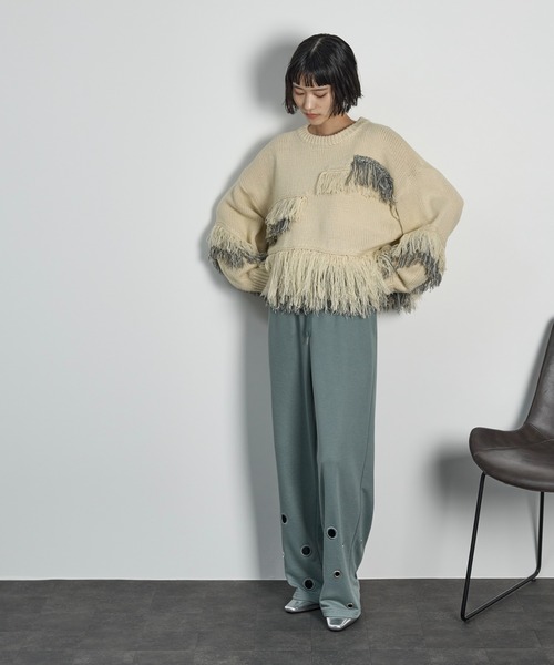 THE YOn(ザヨン)の「フリンジアクセントメランジニットプルオーバー(ニット/セーター・レディース・アイボリー/チャコールグレー/コーラル・FREE)」の12枚目の写真