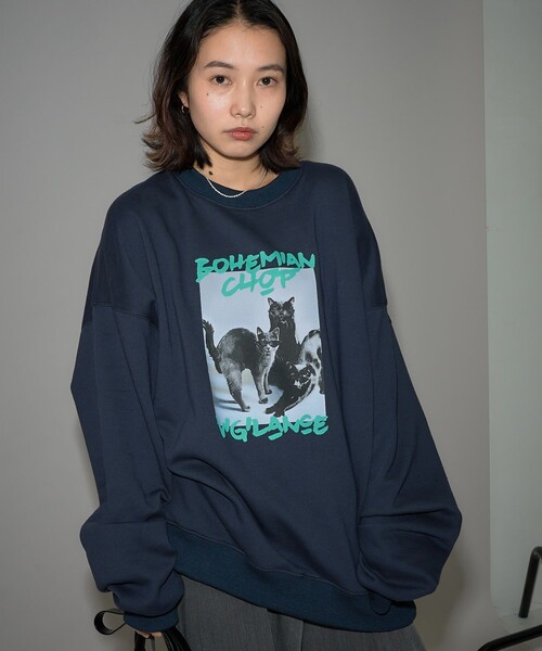 PUBLUX(パブリュクス)の「Bohemian Chop/ボヘミアンチョップ スリーキャット プリントスウェット 限定展開(スウェット・レディース・ネイビー/アッシュグレー/チャコールグレー・L/M/S)」の1枚目の写真