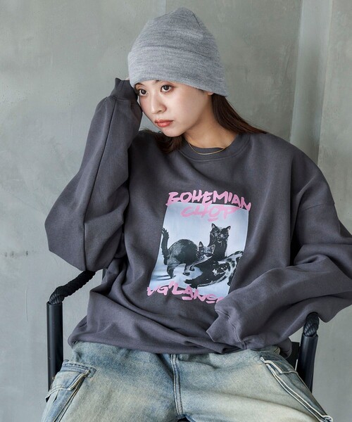 PUBLUX(パブリュクス)の「Bohemian Chop/ボヘミアンチョップ スリーキャット プリントスウェット 限定展開(スウェット・レディース・ネイビー/アッシュグレー/チャコールグレー・L/M/S)」の4枚目の写真