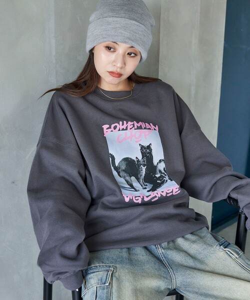 PUBLUX(パブリュクス)の「Bohemian Chop/ボヘミアンチョップ スリーキャット プリントスウェット 限定展開(スウェット・レディース・ネイビー/アッシュグレー/チャコールグレー・L/M/S)」の5枚目の写真