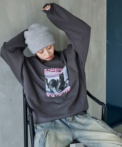 PUBLUX(パブリュクス)の「Bohemian Chop/ボヘミアンチョップ スリーキャット プリントスウェット 限定展開(スウェット・レディース・ネイビー/アッシュグレー/チャコールグレー・L/M/S)」の11枚目の写真
